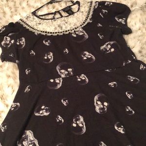 Hot Topic  lace collared dress with skull print